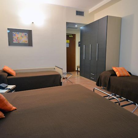 Hotel Ferrari Киавари Екстериор снимка