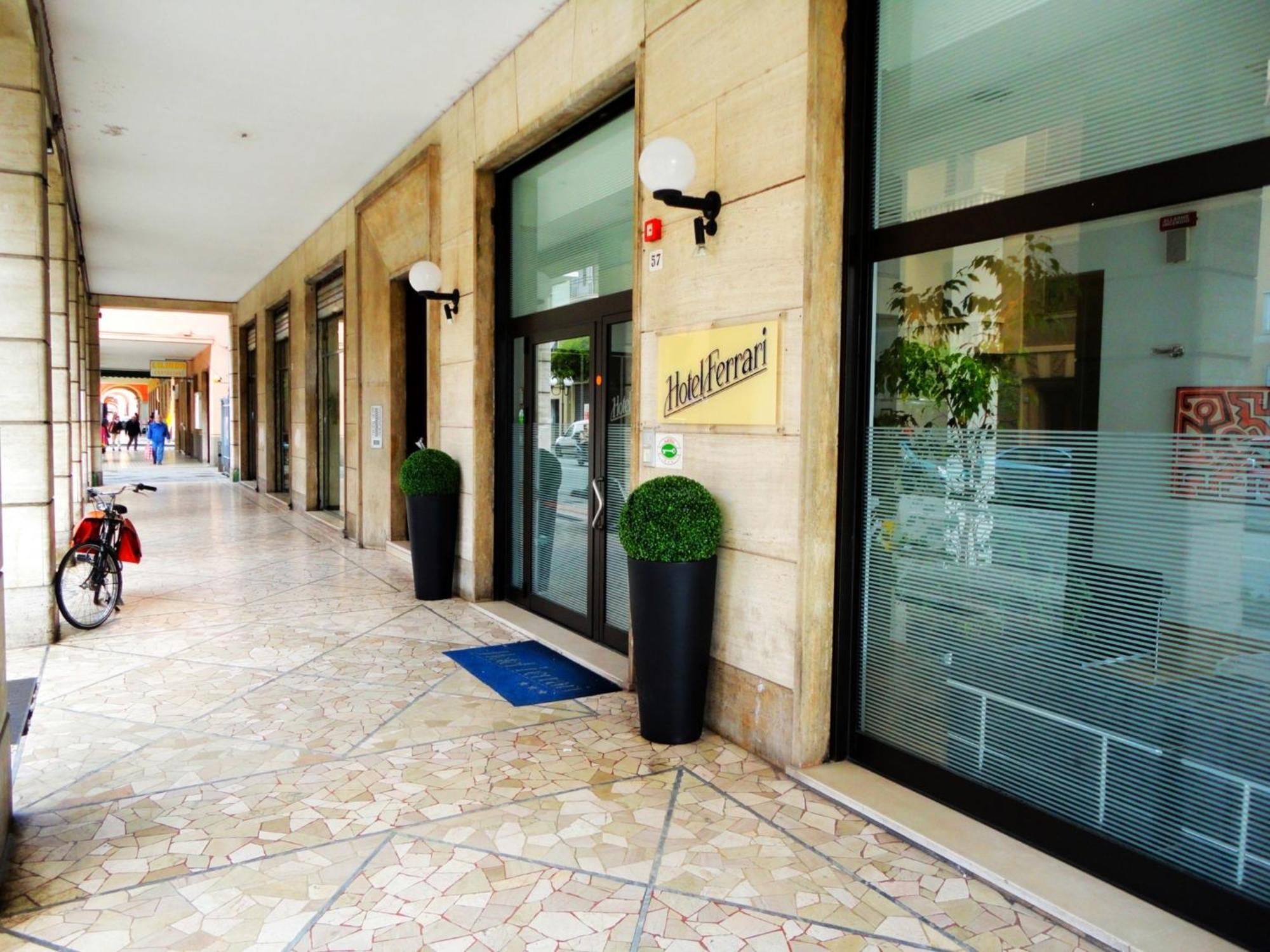 Hotel Ferrari Киавари Екстериор снимка