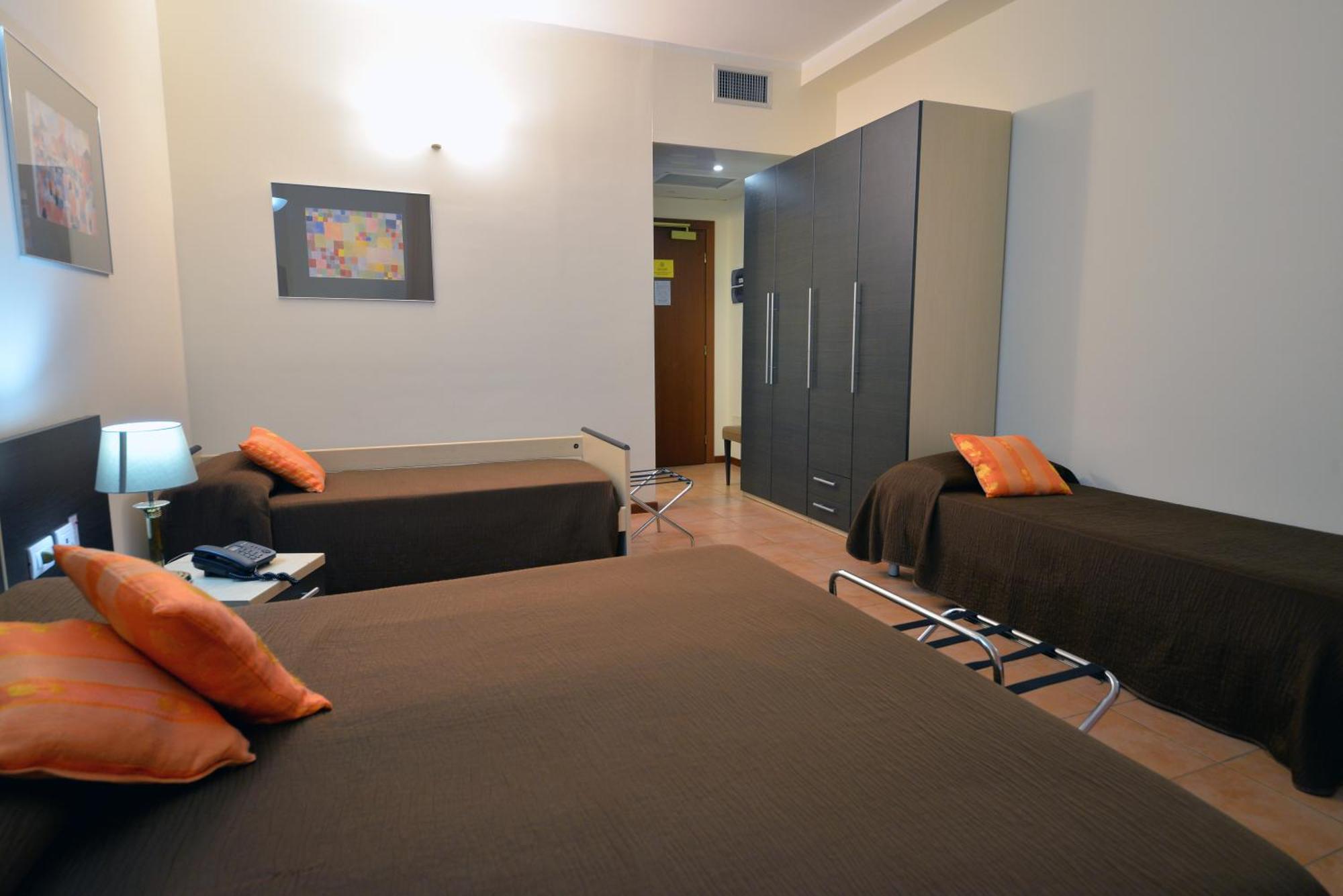 Hotel Ferrari Киавари Екстериор снимка