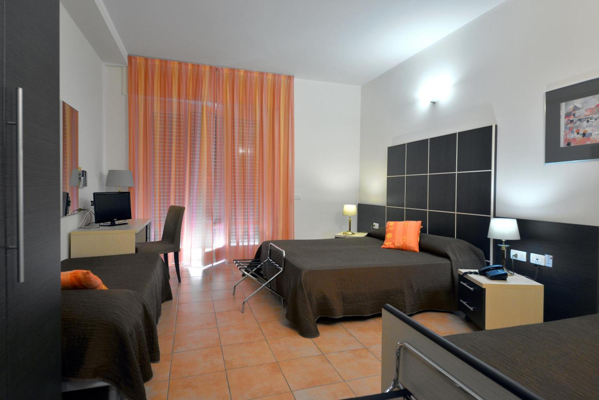 Hotel Ferrari Киавари Екстериор снимка