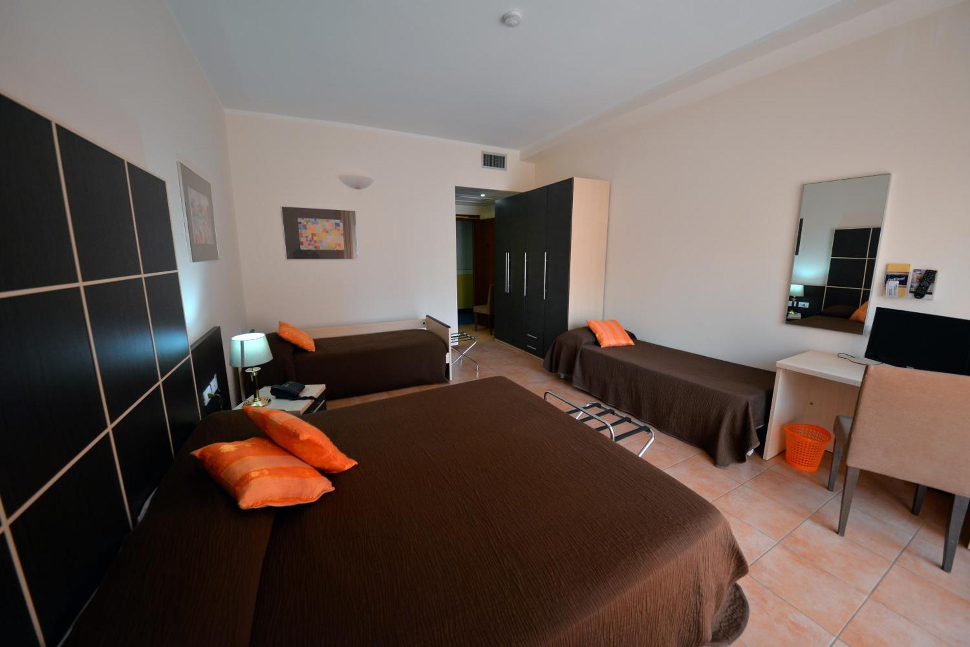 Hotel Ferrari Киавари Екстериор снимка