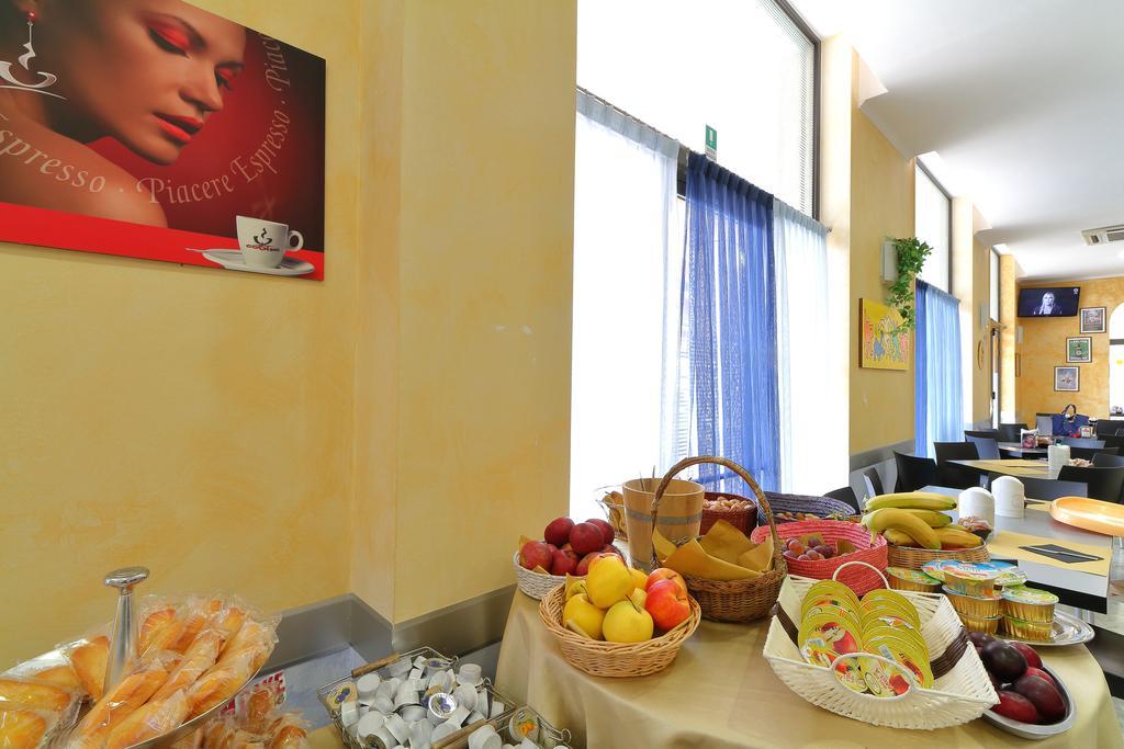 Hotel Ferrari Киавари Екстериор снимка