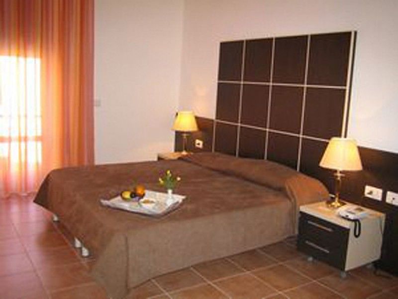 Hotel Ferrari Киавари Екстериор снимка