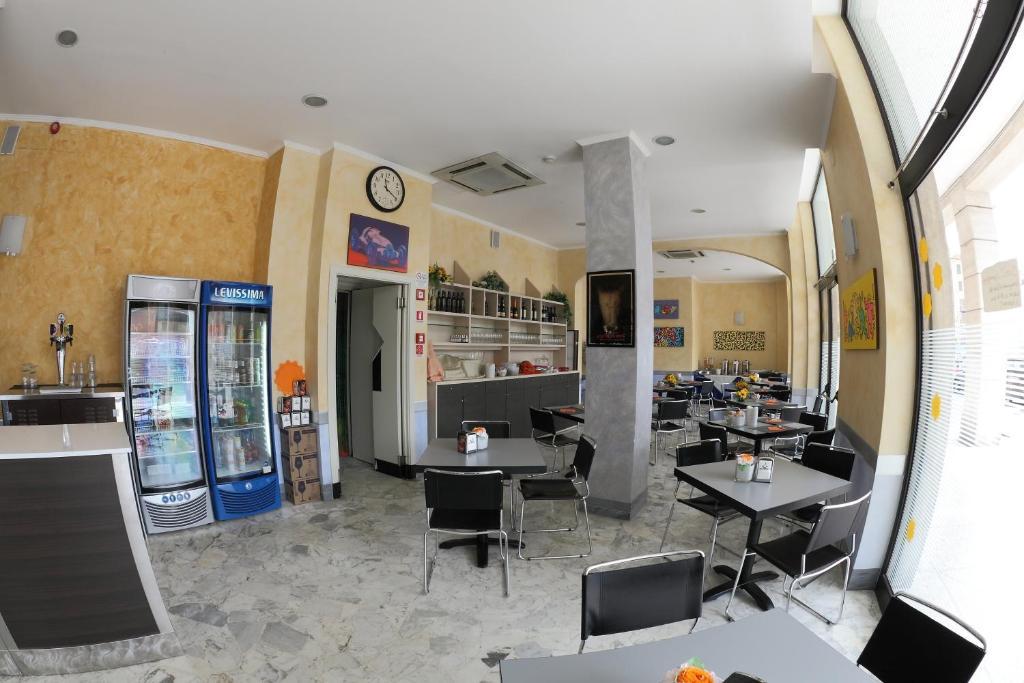 Hotel Ferrari Киавари Екстериор снимка