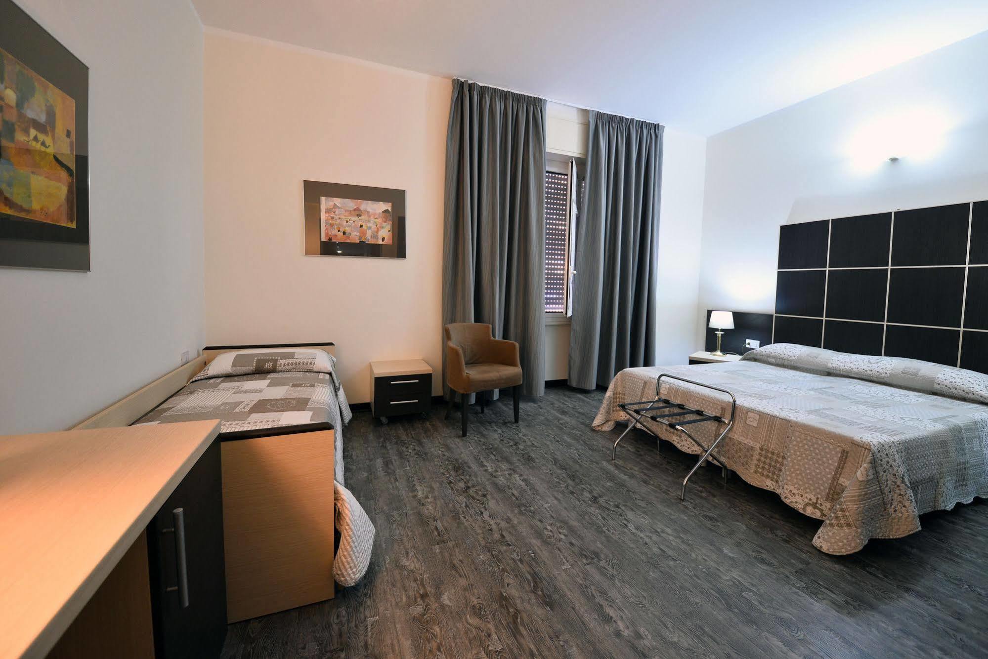 Hotel Ferrari Киавари Екстериор снимка