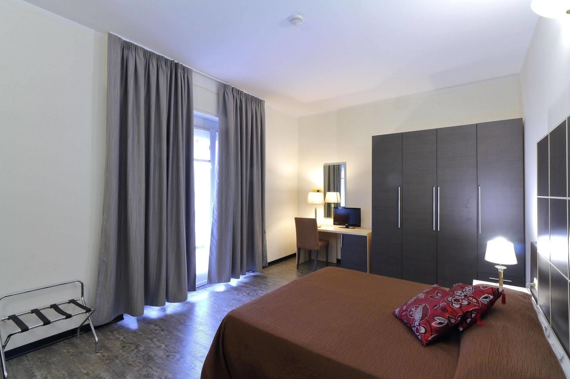 Hotel Ferrari Киавари Екстериор снимка