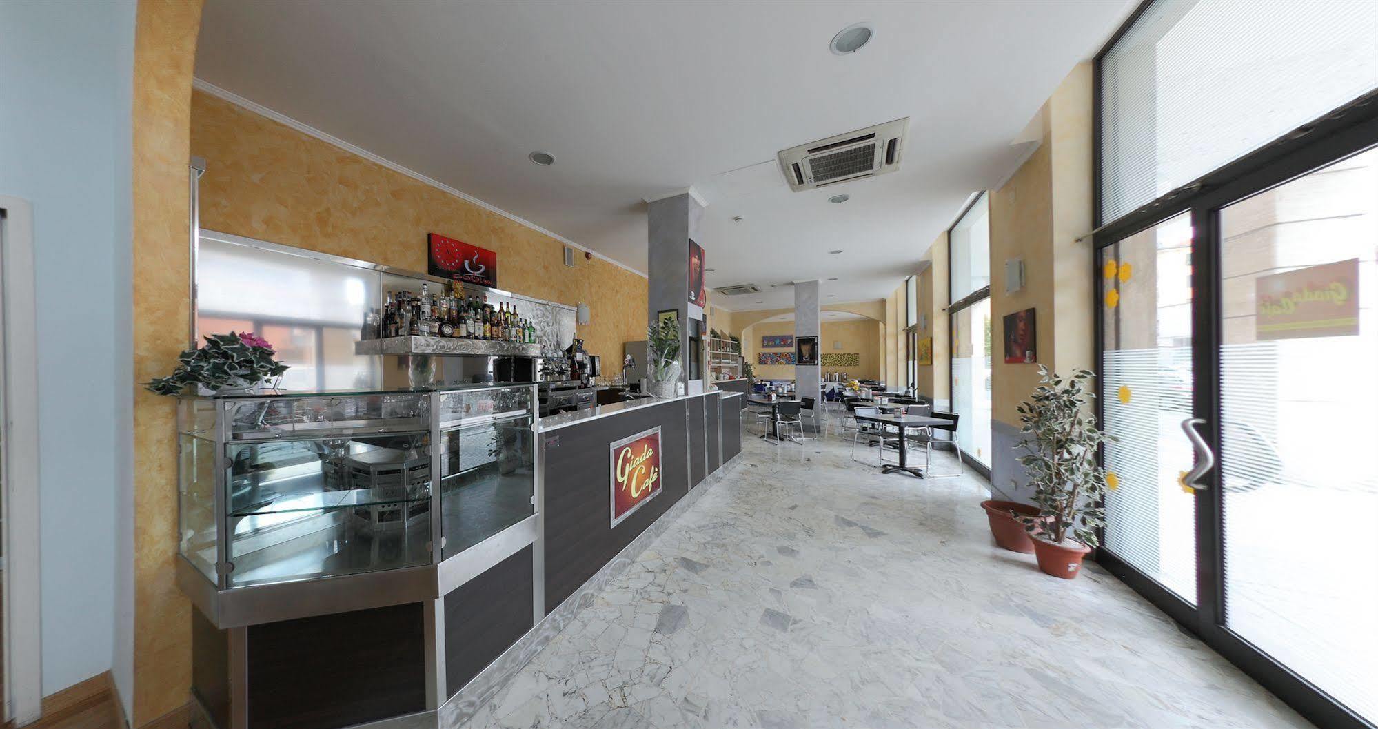 Hotel Ferrari Киавари Екстериор снимка