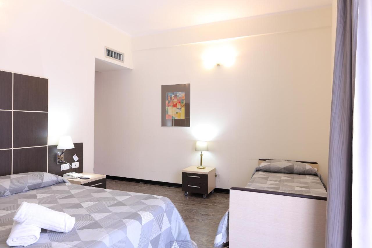 Hotel Ferrari Киавари Екстериор снимка