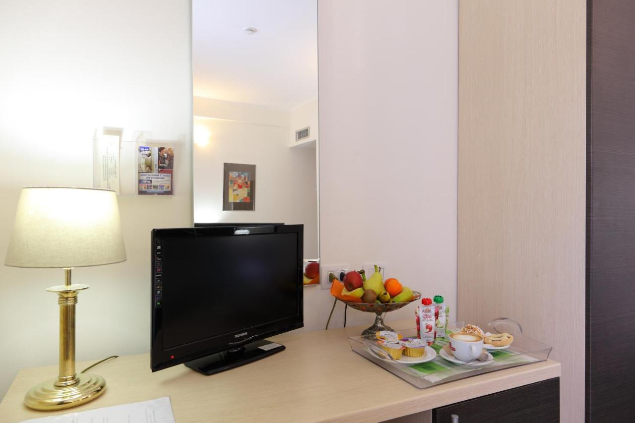 Hotel Ferrari Киавари Екстериор снимка