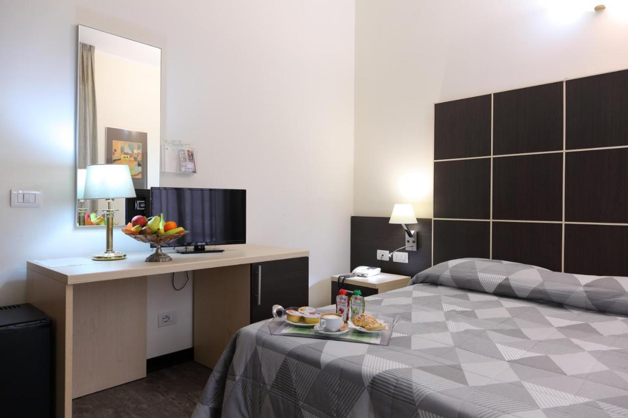 Hotel Ferrari Киавари Екстериор снимка