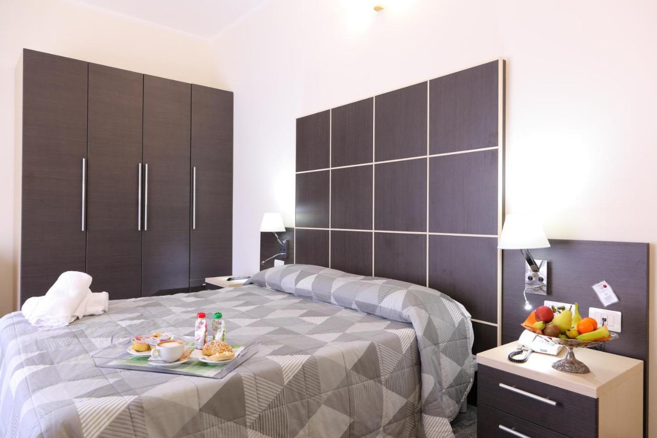 Hotel Ferrari Киавари Екстериор снимка