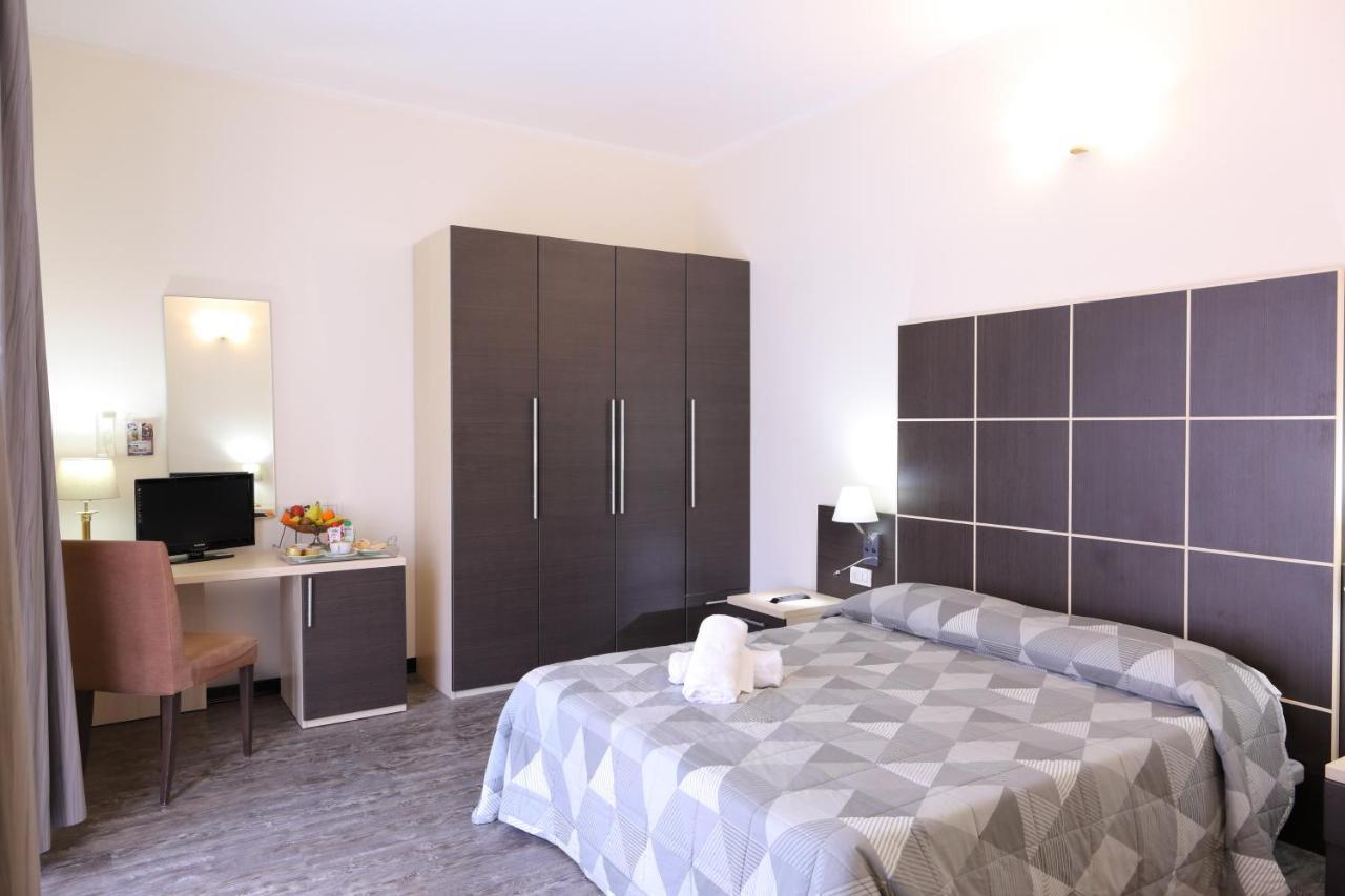 Hotel Ferrari Киавари Екстериор снимка