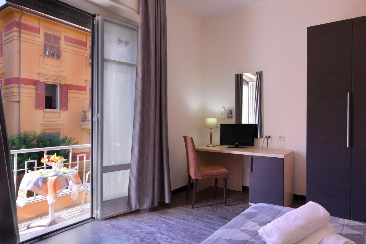 Hotel Ferrari Киавари Екстериор снимка