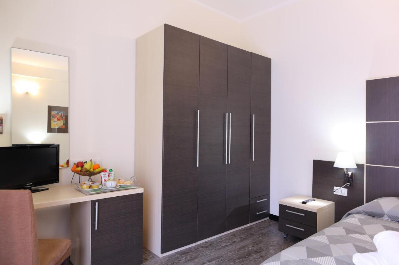 Hotel Ferrari Киавари Екстериор снимка